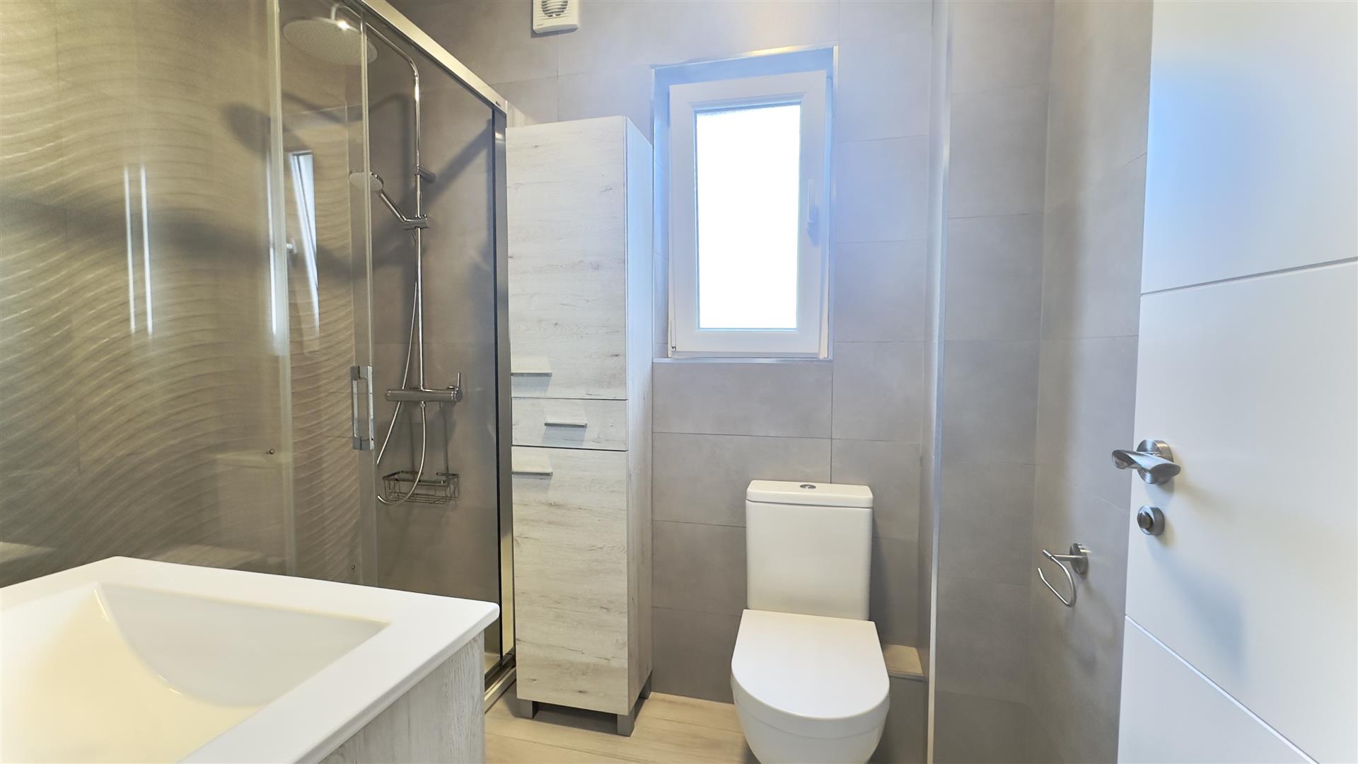 Image of Apartment - 3 Bedrooms - 1 Bathrooms for Sale in South District-Gibraltar, Image 6